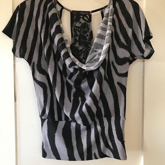 Racerback with lace detail top - Picture 3 of 9